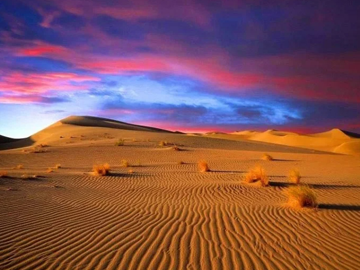 کویر مرنجاب کاشان: راهنمای کامل سفر به قلب آرامش و هیجان کویر مرنجاب کاشان: راهنمای کامل سفر به قلب آرامش و هیجان